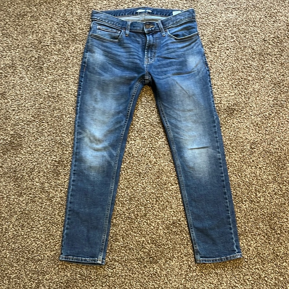 Old Navy skinny fit distressed jeans 32x30 (act 33 x 29 1/2)
